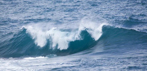 Potężny oceanu fale — Zdjęcie stockowe