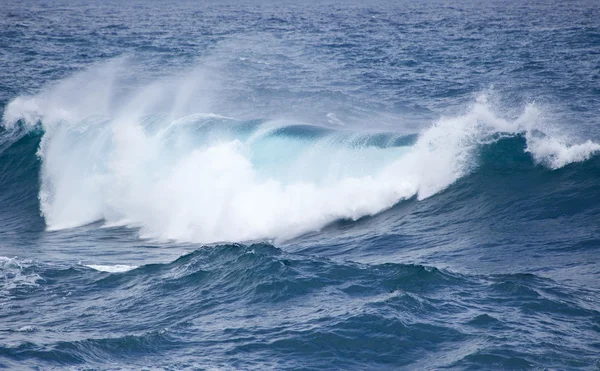 Olas del océano de gran alcance — Foto de Stock