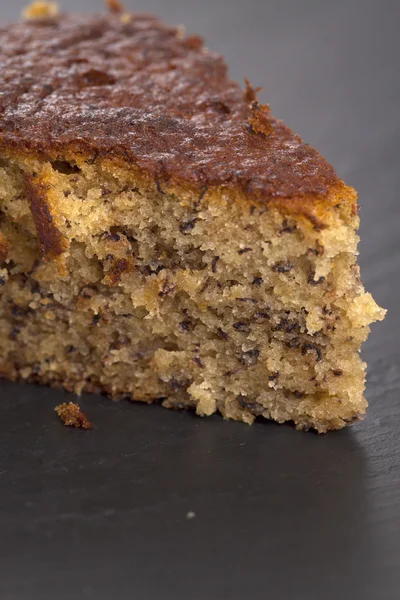 Pastel de plátano en la superficie de pizarra — Foto de Stock