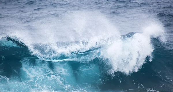 Olas oceánicas rompiendo — Foto de Stock