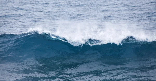 Zeegolven breken — Stockfoto