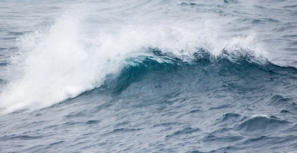 Ondas oceânicas quebrando — Fotografia de Stock