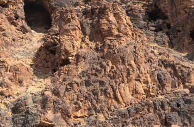 Gran Canaria, Barranco Hondo 'nun etrafındaki yürüyüş yolu boyunca uzanan manzaralar, adanın güney tarafındaki derin vadi, mağaralar ve mağaralarla dolu, Juan Grande köyüne yakın.