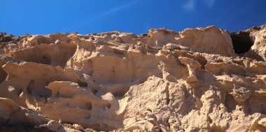 Gran Canaria, Punta de las Arenas 'ın batı yakasındaki vadilerde inanılmaz kum taşı erozyon figürleri, Playa de Artenara olarak da bilinir.