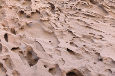 Gran Canaria, Punta de las Arenas 'ın batı yakasındaki vadilerde inanılmaz kum taşı erozyon figürleri, Playa de Artenara olarak da bilinir.