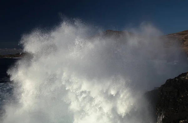 Poderosas Olas Marinas Espumosas Están Rompiendo Largo Las Playas Las —  Fotos de Stock