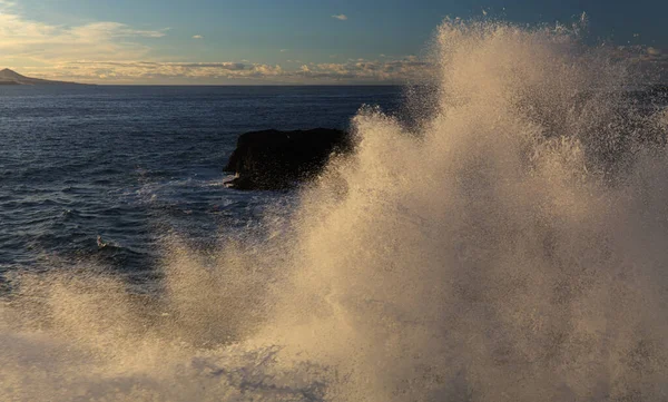 Silné Pěnové Vlny Oceánu Lámou Podél Las Canteras Confital Městských — Stock fotografie