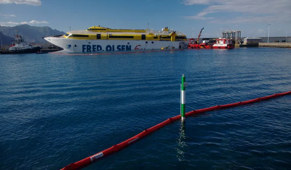Puerto Las Nieves Spanien Januari Räddningstjänst Förtöja Sjöfärjan Fred Olsen — Stockfoto