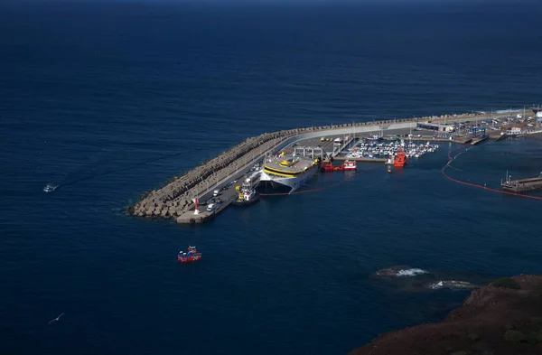 Puerto Las Nieves Spanien Januari Räddningstjänst Förtöja Sjöfärjan Fred Olsen — Stockfoto