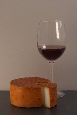 Kanarya Adaları Üretimi - Fuerteventura 'da kırmızı biber ile kaplanmış yarı pişmiş keçi peyniri