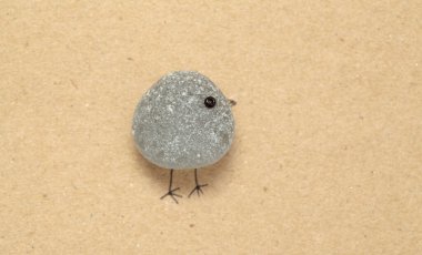 Şık desenli kağıt arka plan komik küçük kuş martı parçasından yapılma