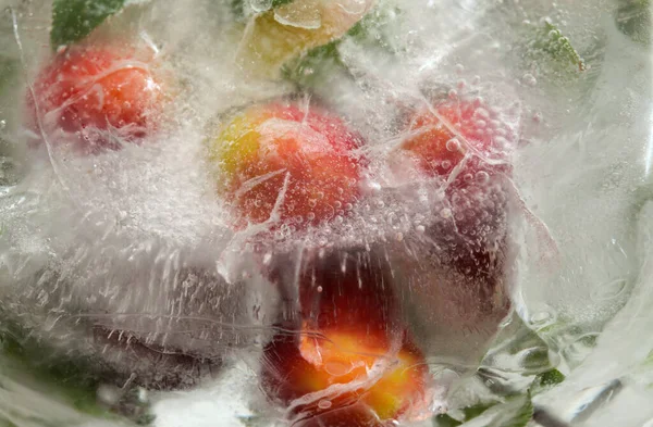 Eisstruktur Mit Kleinen Runden Pflaumen Der Eisschicht — Stockfoto