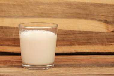 Bir bardakta sütle sade bir hayat