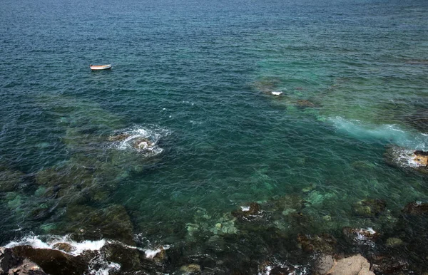 グラン カナリア パルマス グラン カナリアの端にあるエル コンフィタルビーチへの眺め — ストック写真