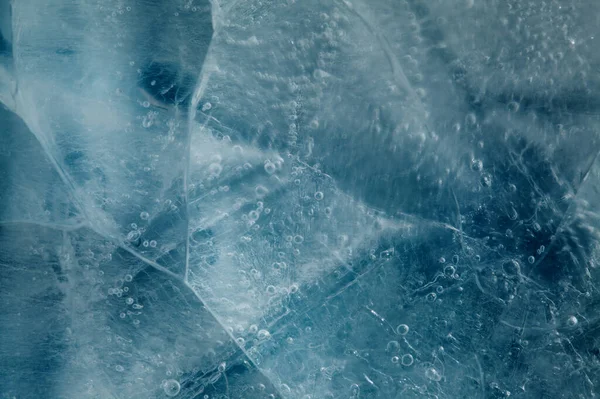 中に小さな丸みを帯びた気泡が閉じ込められた氷の質感 — ストック写真