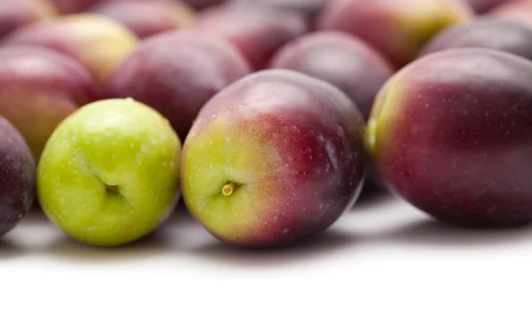 Fresh raw olives isolated on white — Stock Photo, Image