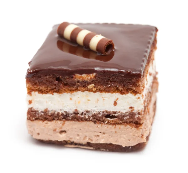 üzerinde beyaz izole çikolata layer cake