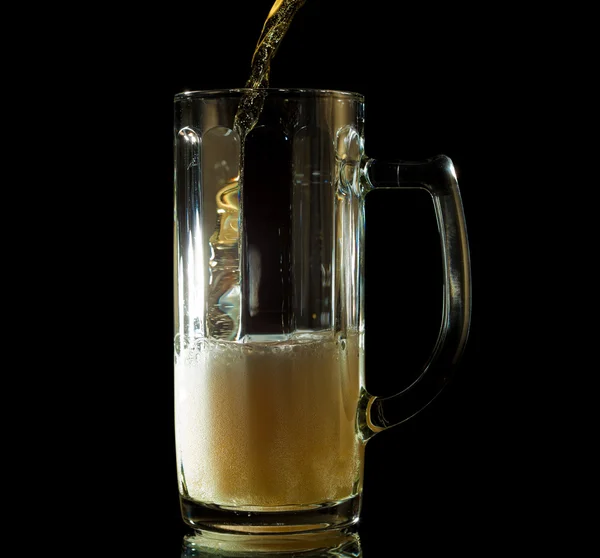 Pivo do vysoký hrnek izolované — Stock fotografie