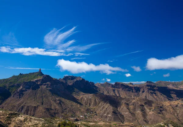 Gran Canaria, Caldera de Tejeda, Roque Nublo dominates the skyli — Stock Photo, Image