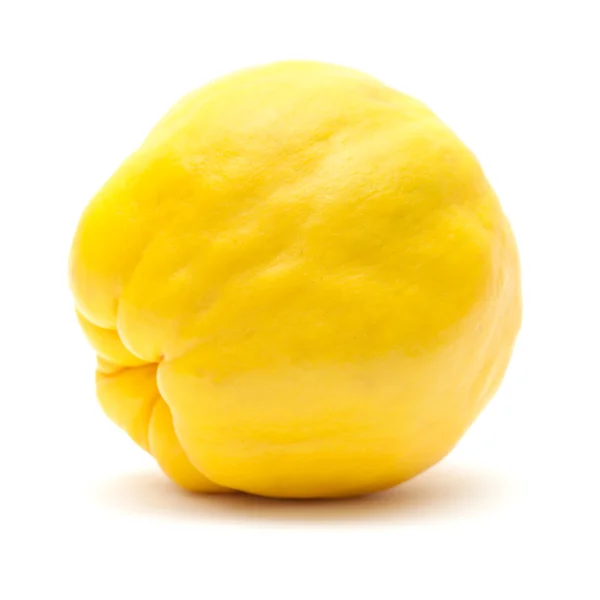 Mela cotogna gialla isolata su bianco — Foto Stock