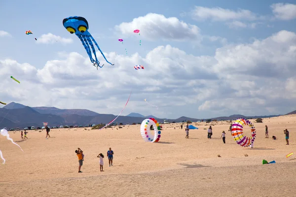 Fuerteventura, spanien - november 08: zuschauer schauen von der groun aus zu — Stockfoto