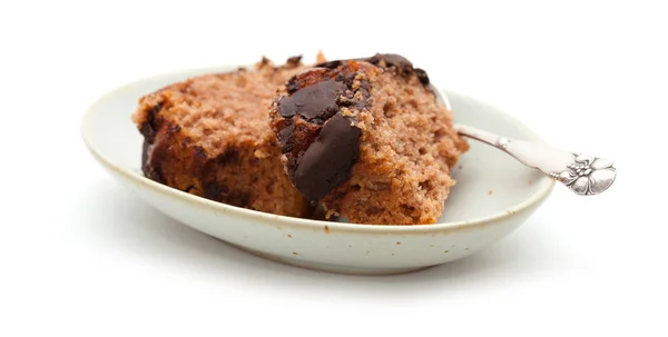 Barra de bolo de chocolate em um prato — Fotografia de Stock