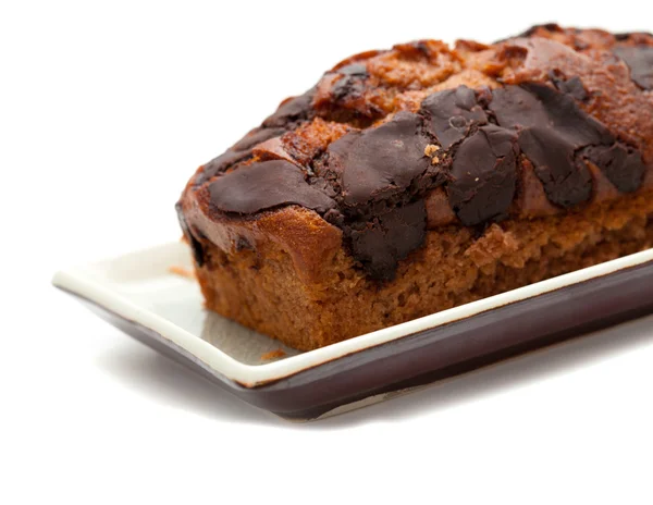 Barre de gâteau au chocolat sur une assiette — Photo