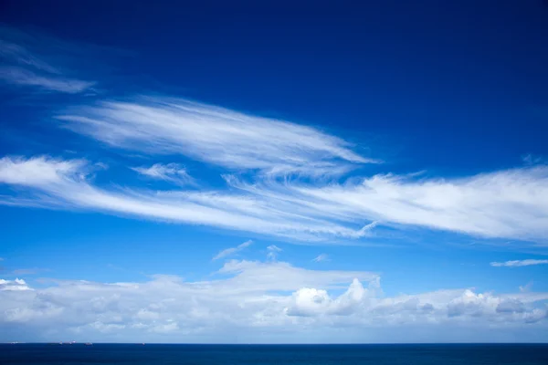 不同类型的天空中的云彩 — 图库照片