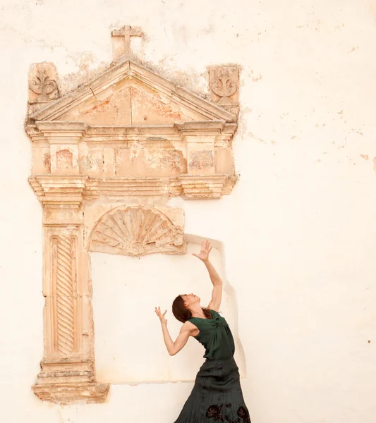 Flamenco a starý kostel — Stock fotografie