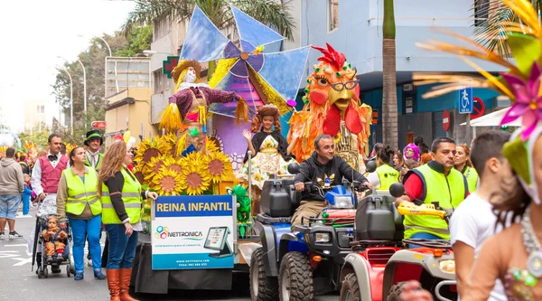 Парад детского карнавала в Лас-Пальмас-де-Гран-Канария — стоковое фото
