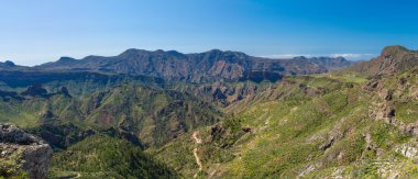 Atrenara köyden Caldera de Tejeda üzerinden panoramik görünüm