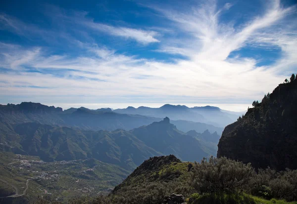 Vackra cirrusmoln över Caldera de Tejeda — Stockfoto