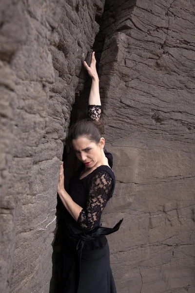 Bazalt dağ geçidi Flameco dansçı — Stok fotoğraf
