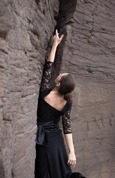 Flameco dancer in a basalt ravine — Stock Photo, Image