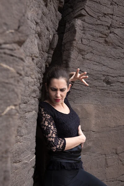 Flameco dancer in a basalt ravine — Stock Photo, Image