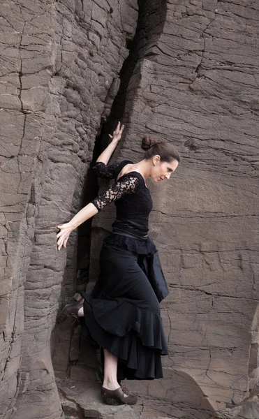 Flameco dansare i en basalt ravin — Stockfoto