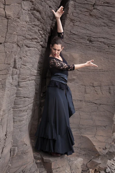 Flameco dancer in a basalt ravine — Stock Photo, Image