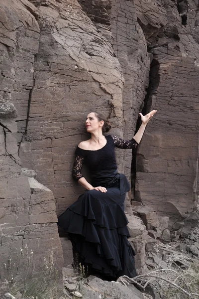 Flameco dancer in a basalt ravine — Stock Photo, Image