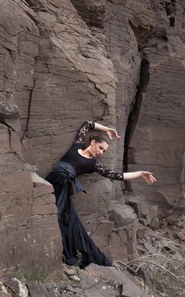 玄武岩渓谷の Flameco ダンサー — ストック写真