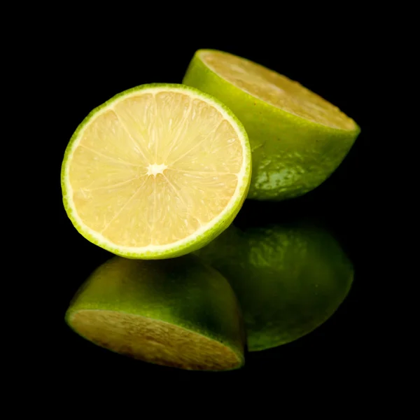 Limes sur miroir noir — Photo