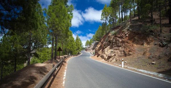 Gran Canaria, silnice v nejvyšších oblastech isla Las Cumbres — Stock fotografie