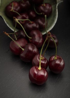 koyu kırmızı kiraz