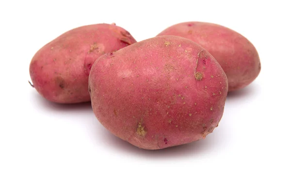 Rote Kartoffeln isoliert — Stockfoto