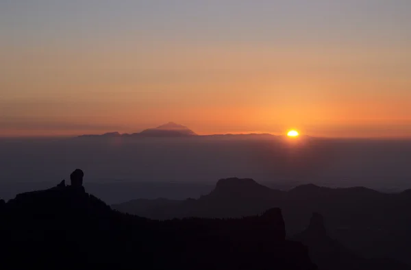 Niesamowity zachód słońca nad Teide na Teneryfie — Zdjęcie stockowe