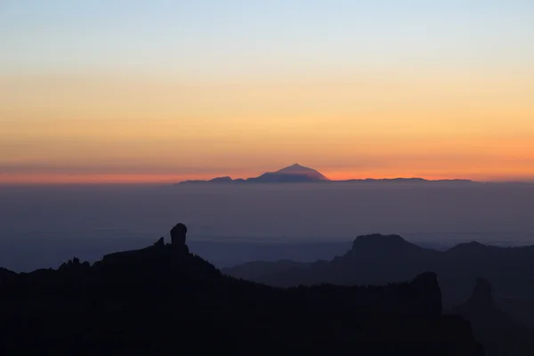 Niesamowity zachód słońca nad Teide na Teneryfie — Zdjęcie stockowe