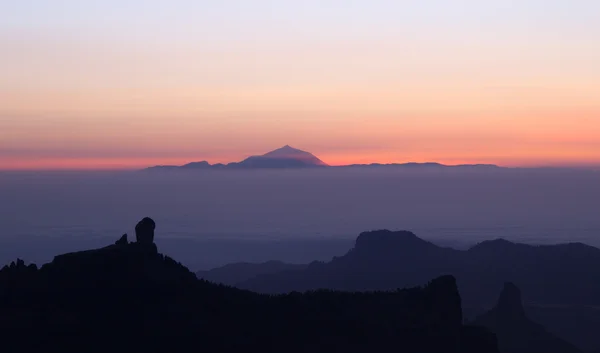 Coucher de soleil incroyable sur Teide sur Tenerife — Photo