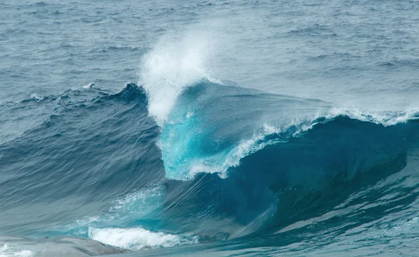 Rompiendo olas — Foto de Stock