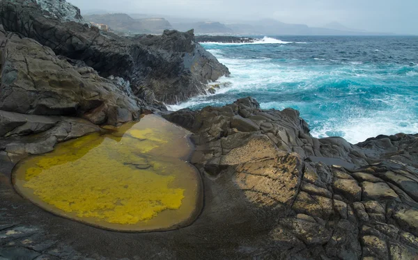 グラン ・ カナリア島、北西海岸、Banaderos エリアに玄武岩の岩 — ストック写真