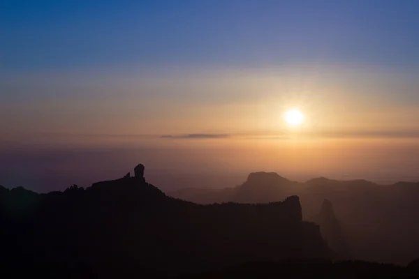 Increíble puesta de sol sobre el Teide en Tenerife — Foto de Stock