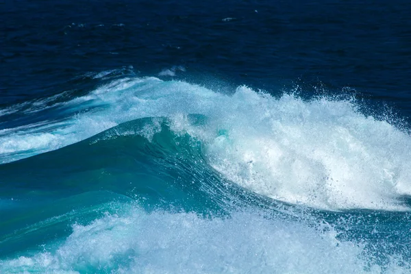 Durchbrechende Welle — Stockfoto